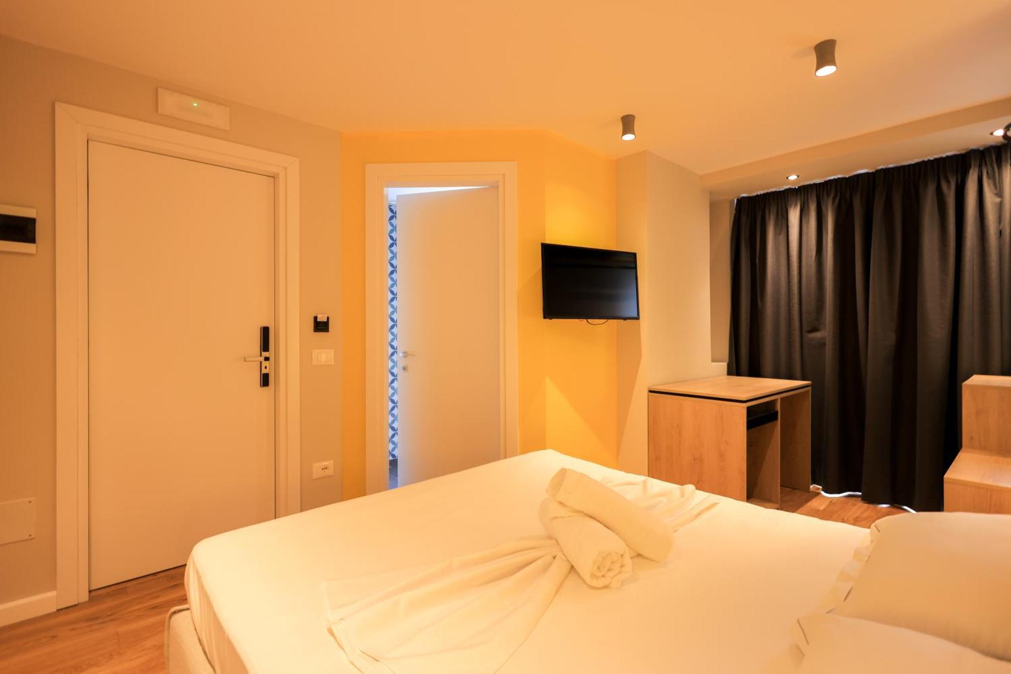 Grandstay Studios Durrës Exteriör bild
